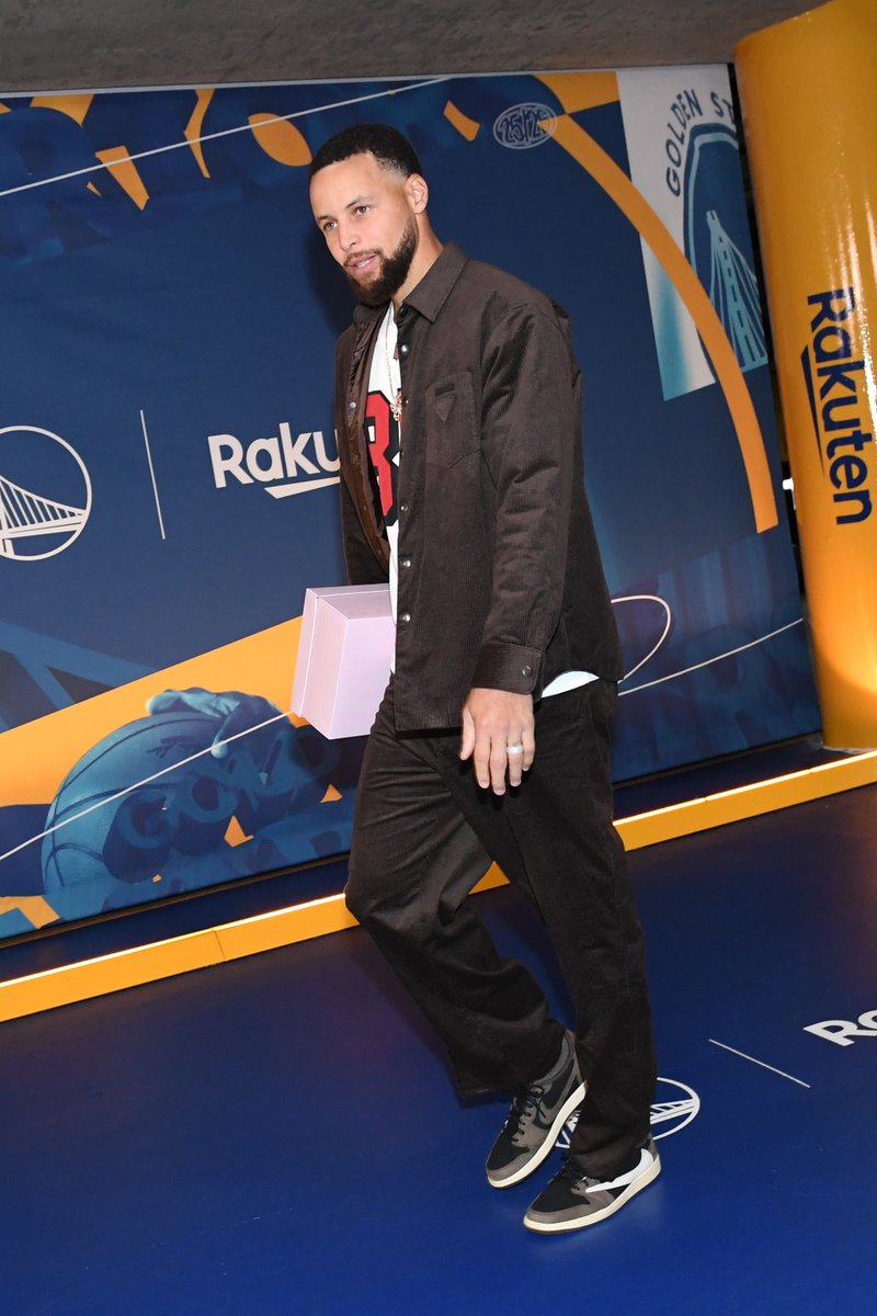 JustFreshKicks's tweet image. Dawg he couldn&apos;t wait to leave Under Armour 😭