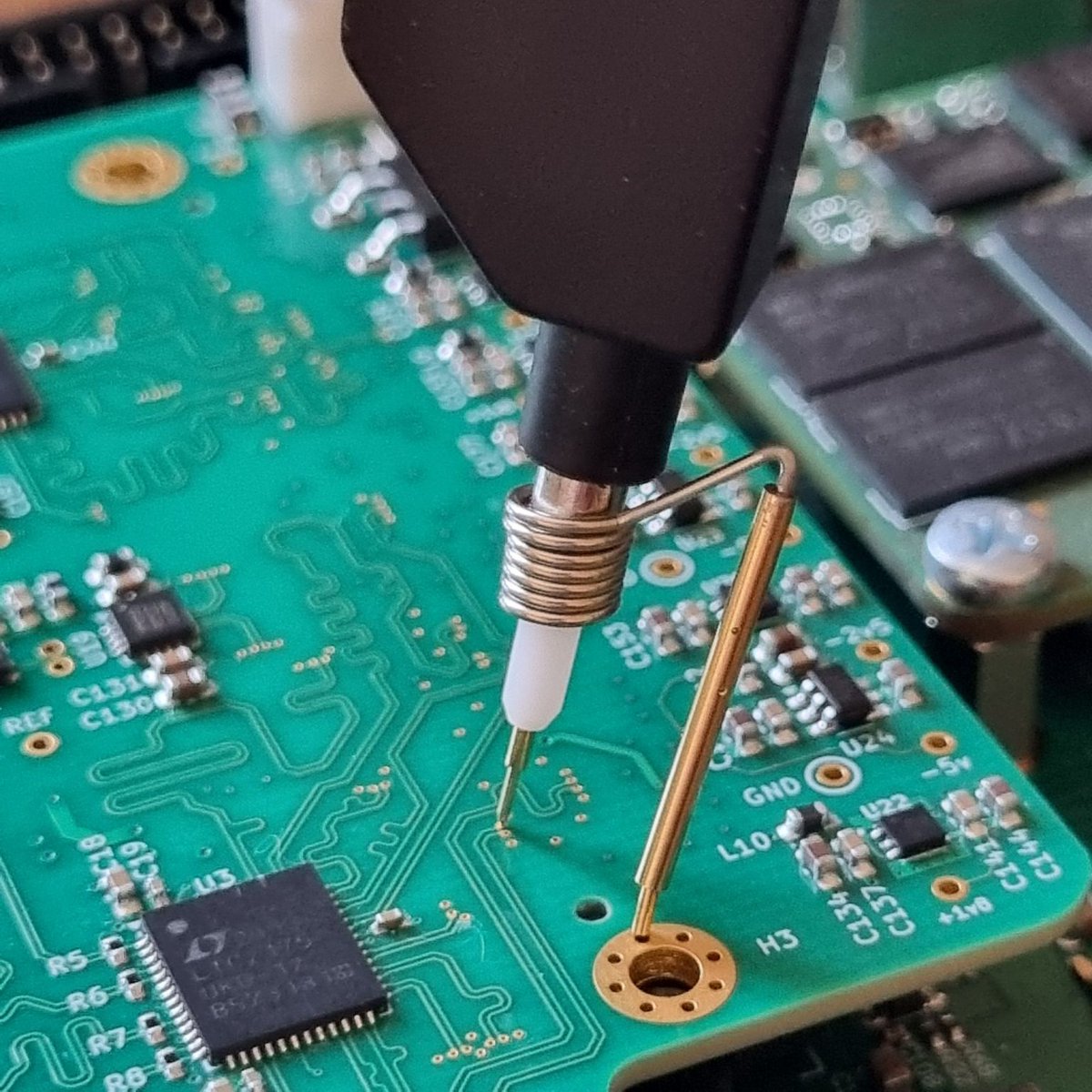 RaymingTech's tweet image. Good Engineer&apos;s Tool 
 Sensepeek AB &apos;s probe holder.
#RayPCB #Engineer #electronicengineering #electronics #pcbdesign #pcbdesigner