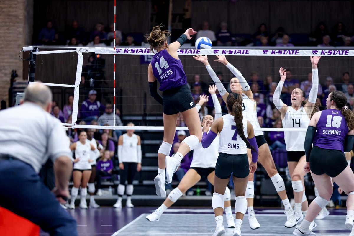 KStateVB's tweet image. With her last kill, @shayleemyers has 2️⃣0️⃣ kills and counting tonight!