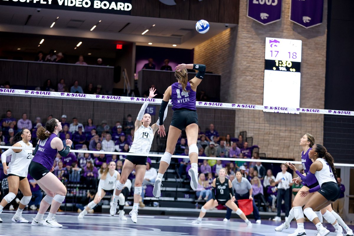 KStateVB's tweet image. With her last kill, @shayleemyers has 2️⃣0️⃣ kills and counting tonight!