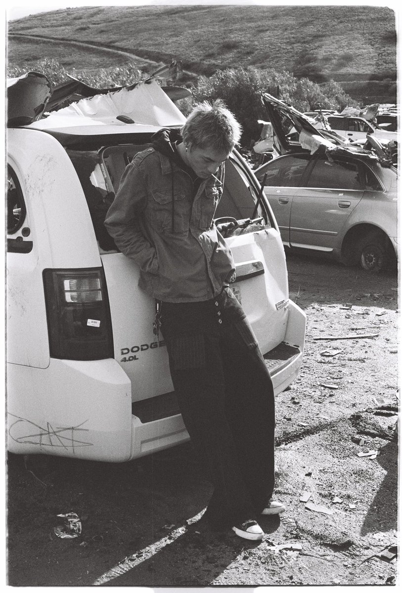 Mundohasaknife's tweet image. Junkyard with Seth