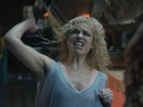 avani90s's tweet image. tal mãe tal filha 

 #StrangerThings5