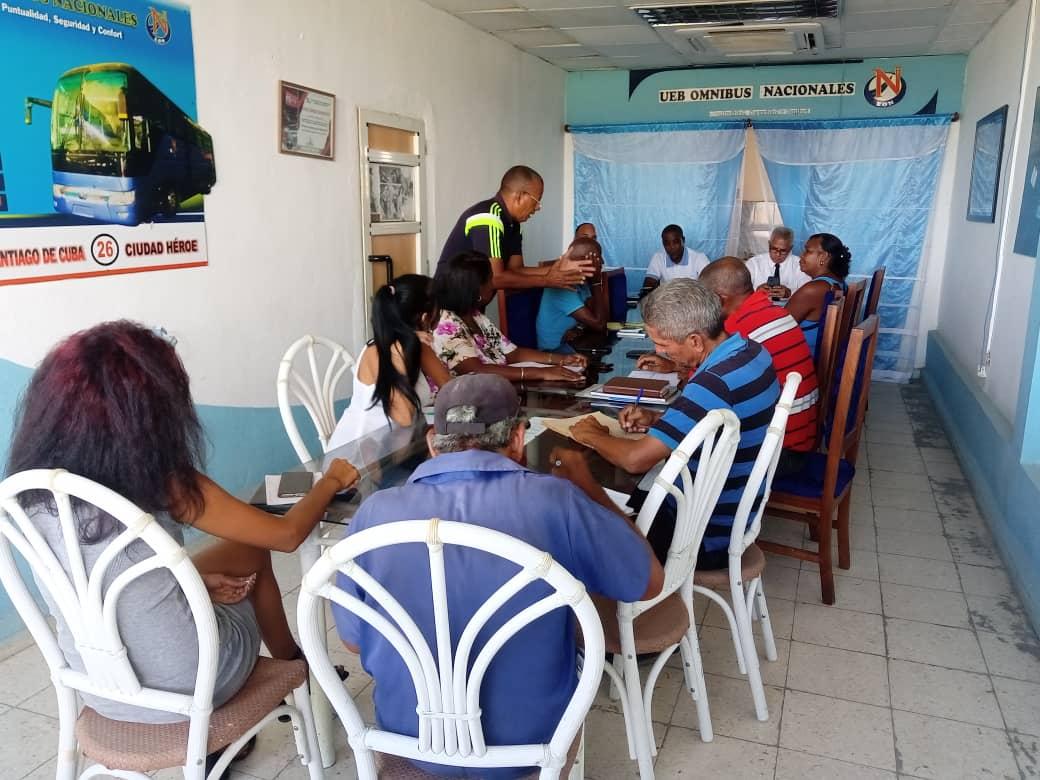 omnibusnstgo's tweet image. Visita de recorrido del director de la Empresa de Ómnibus Nacionales a la UEB Santiago de Cuba.