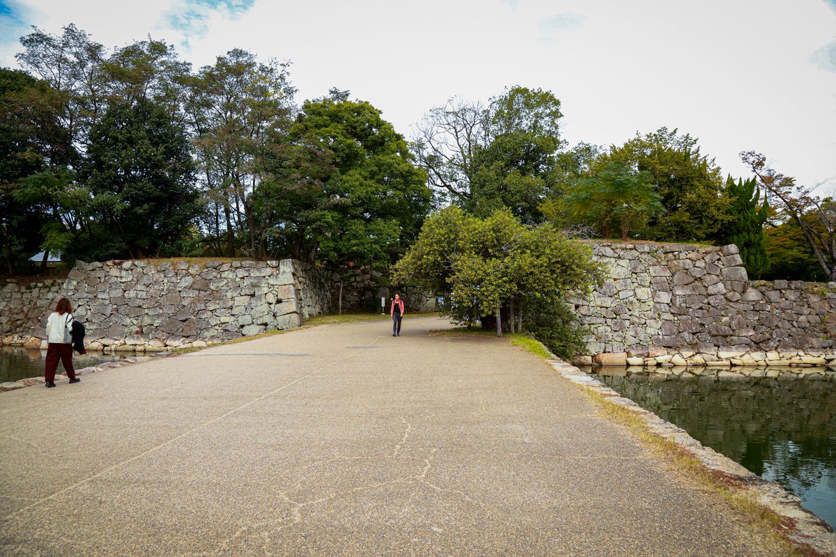 Bifan_event83's tweet image. #広島城コス　ロケーション公開🌟

平櫓(畳のあるお部屋)に関しては
観光客や他のお客様のご迷惑やトラブルを未然に防ぐために
今回は””照明類・三脚の利用はなし””とさせてください