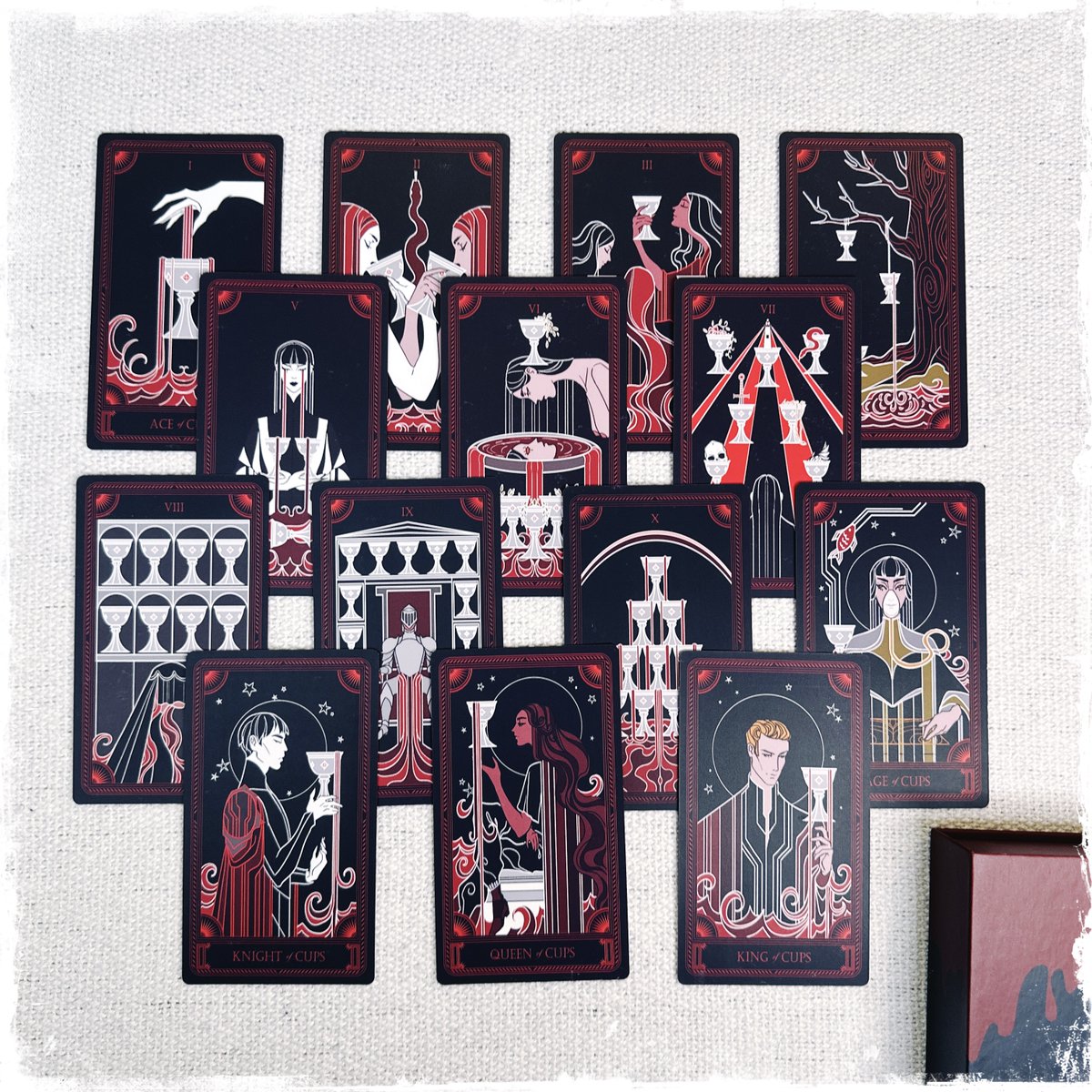 Droogs! Kristoff tarot decks are back in stock, get onnnnn it.

shop.jaykristoff.com/shop/