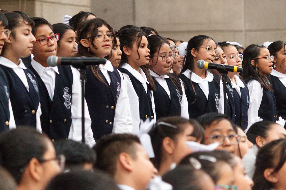 NoemiJuarezSEB's tweet image. Inauguramos el Congreso de Educación, Arte y Cultura, un espacio para celebrar la creatividad, el pensamiento crítico y la convicción de que el arte es una fuerza transformadora en la vida escolar y comunitaria. 🎨📚
