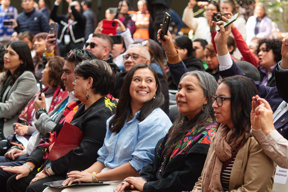NoemiJuarezSEB's tweet image. Inauguramos el Congreso de Educación, Arte y Cultura, un espacio para celebrar la creatividad, el pensamiento crítico y la convicción de que el arte es una fuerza transformadora en la vida escolar y comunitaria. 🎨📚