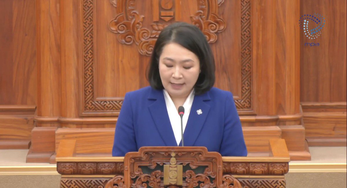 Хүмүүс тамхи татах нь багасч хөгшин залуугүй вэйп их татаад байна. Вэйпний татварыг нэмье гээд хээв нэг яриад сууж байх гэж 
Янжуурчимэгээ ичих нүүртэй байгаарай!