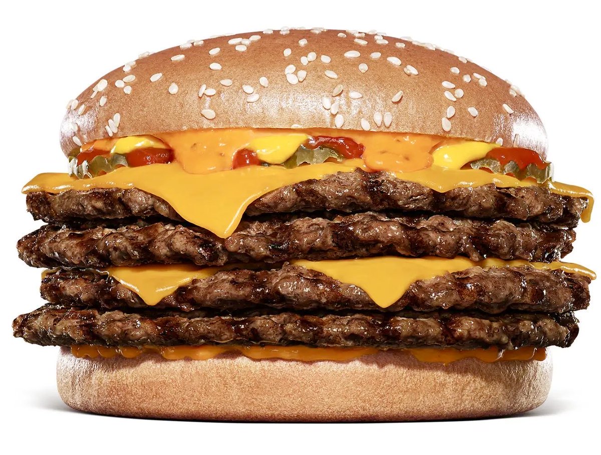 １１月２８日よりバーガーキングから、直火焼きの100%ビーフパティ4枚に、コクのあるチェダーチーズ4枚、アクセントのピクルスを重ね、3タイプのにんにくを合わせた『にんにく・ガーリック ザ・ワンパウンダー』が復活販売されます✨