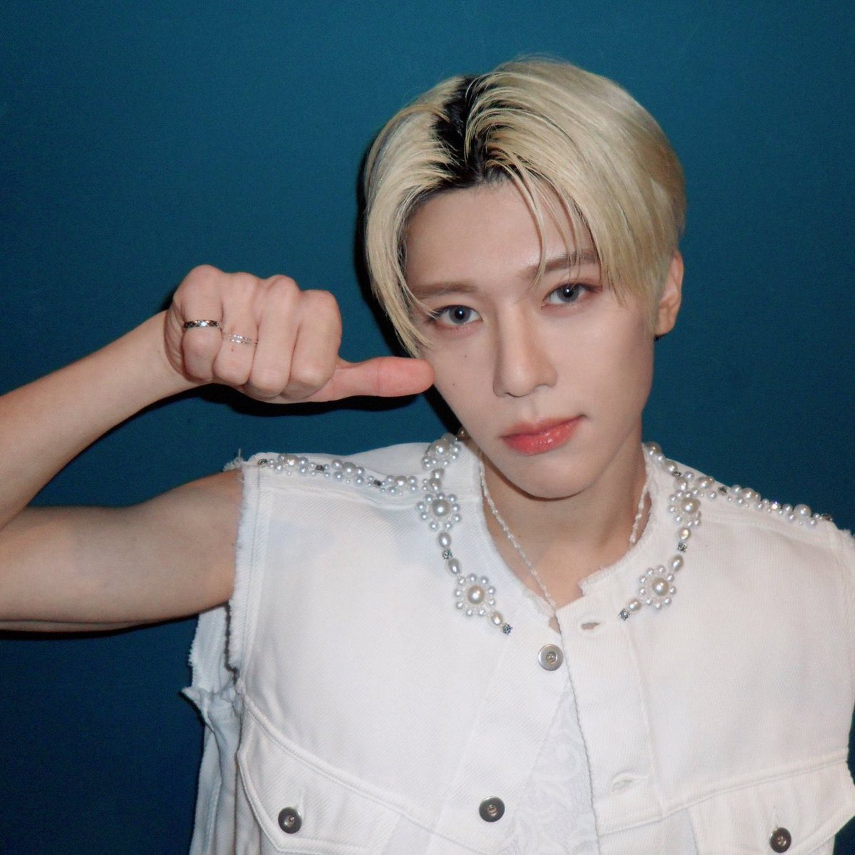 mybabyyushii's tweet image. 유우시온 완전 데칼코마니네 🩵💜
역시 형아 좋아 애기1호 👼🏻