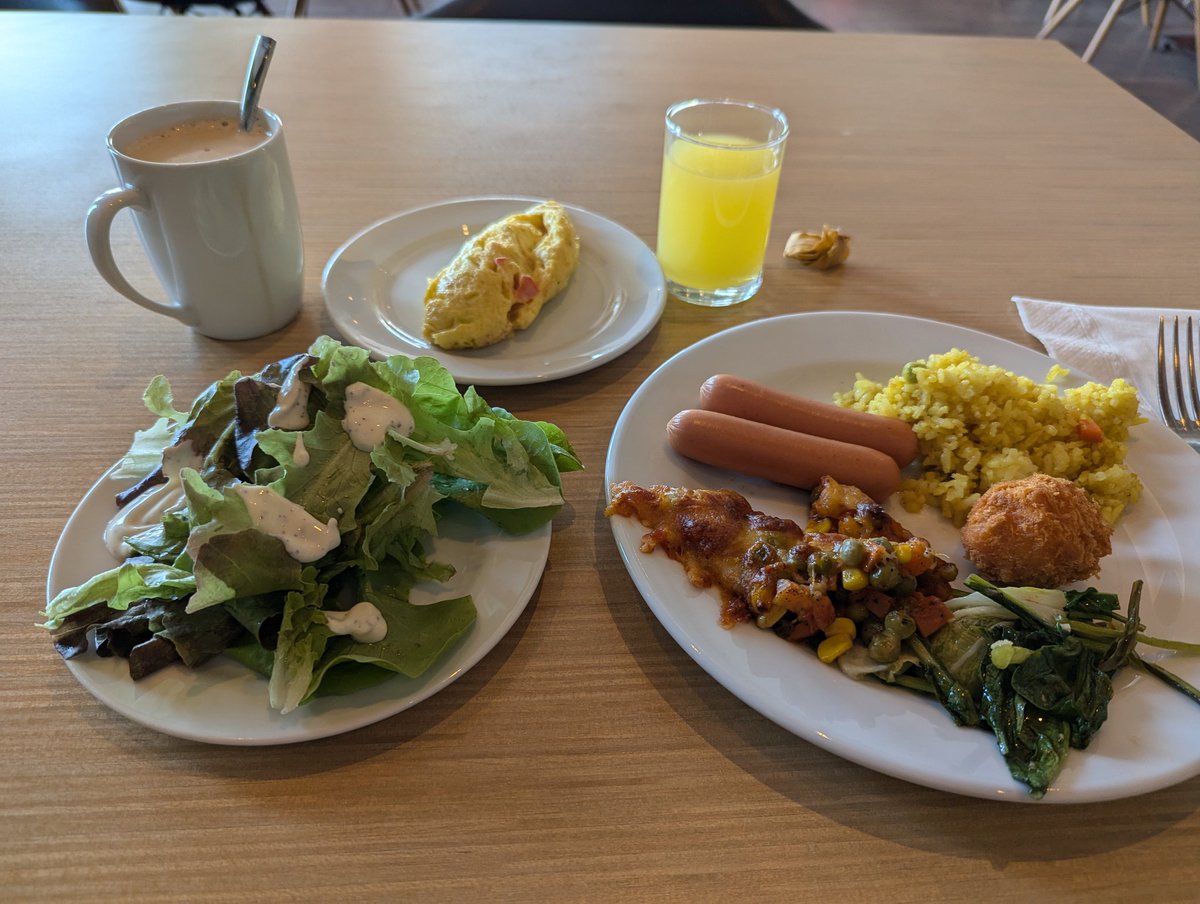 Jason_GameDev's tweet image. First morning in Thailand.

I feel so exhausted LMAO, at least I don&apos;t have to go out much for breakfast 😅