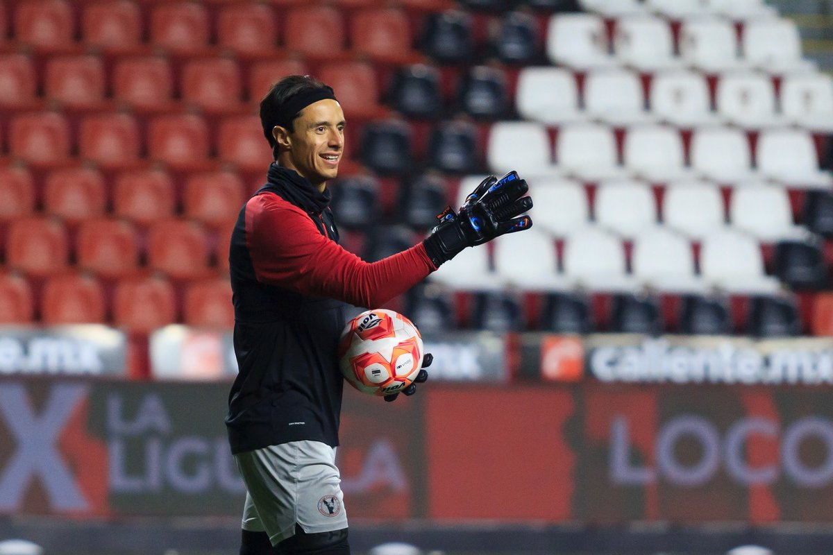 Toño Rodríguez enciende la ilusión rojinegra 🔥🧤
Con la mente fría y el corazón encendido, el arquero de Xolos aseguró que el equipo llega a la liguilla con total confianza en su trabajo. Reconoció la jerarquía de Tigres, un rival habituado a pelear títulos, pero dejó claro que