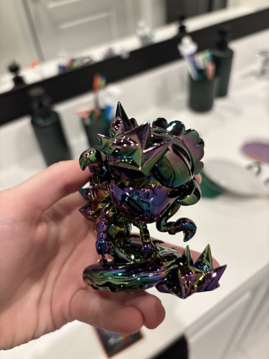 ThatSmolWolf's tweet image. The freak did I just pull from animiniz

I just wanted V bro what