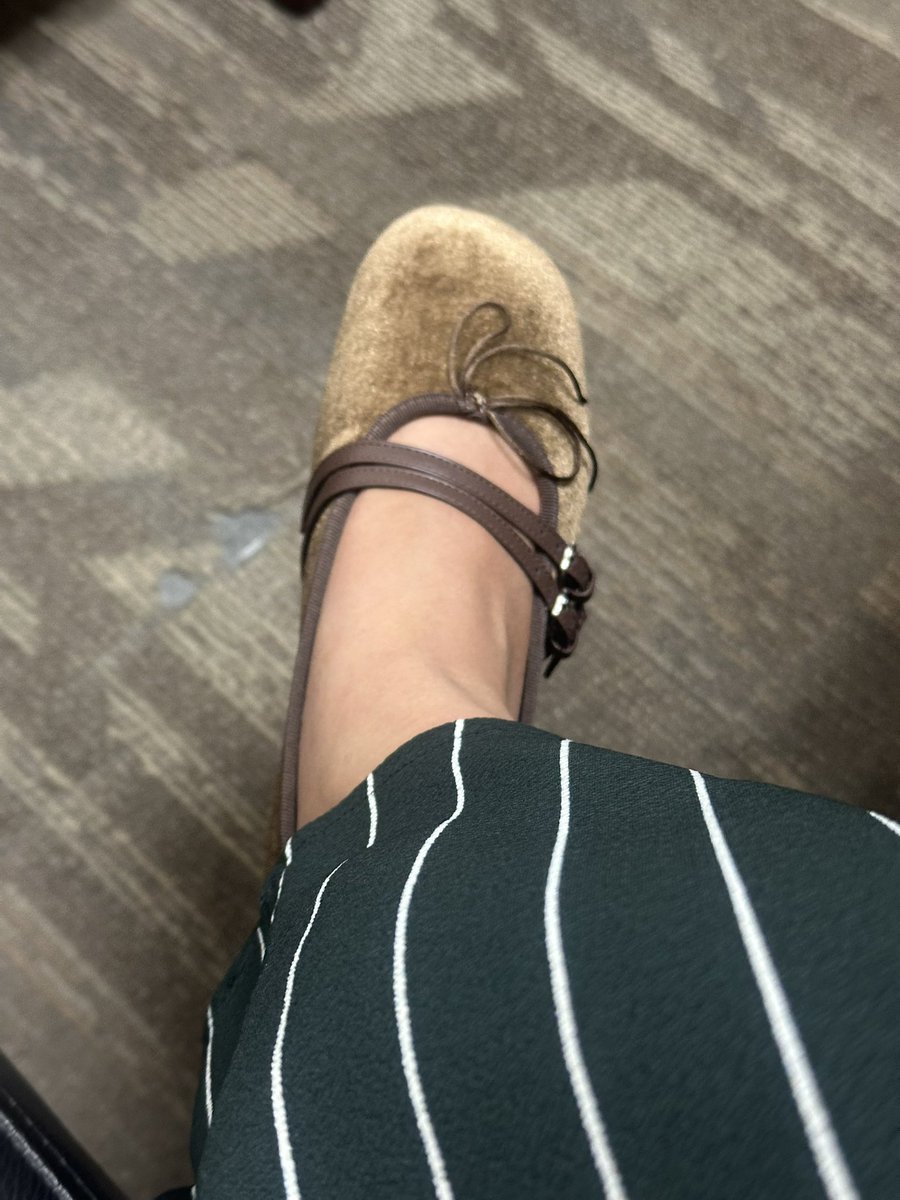 fiasays's tweet photo. flatshoes ternyaman yg pernah w pake fix https://t.co/13mp8U7P24