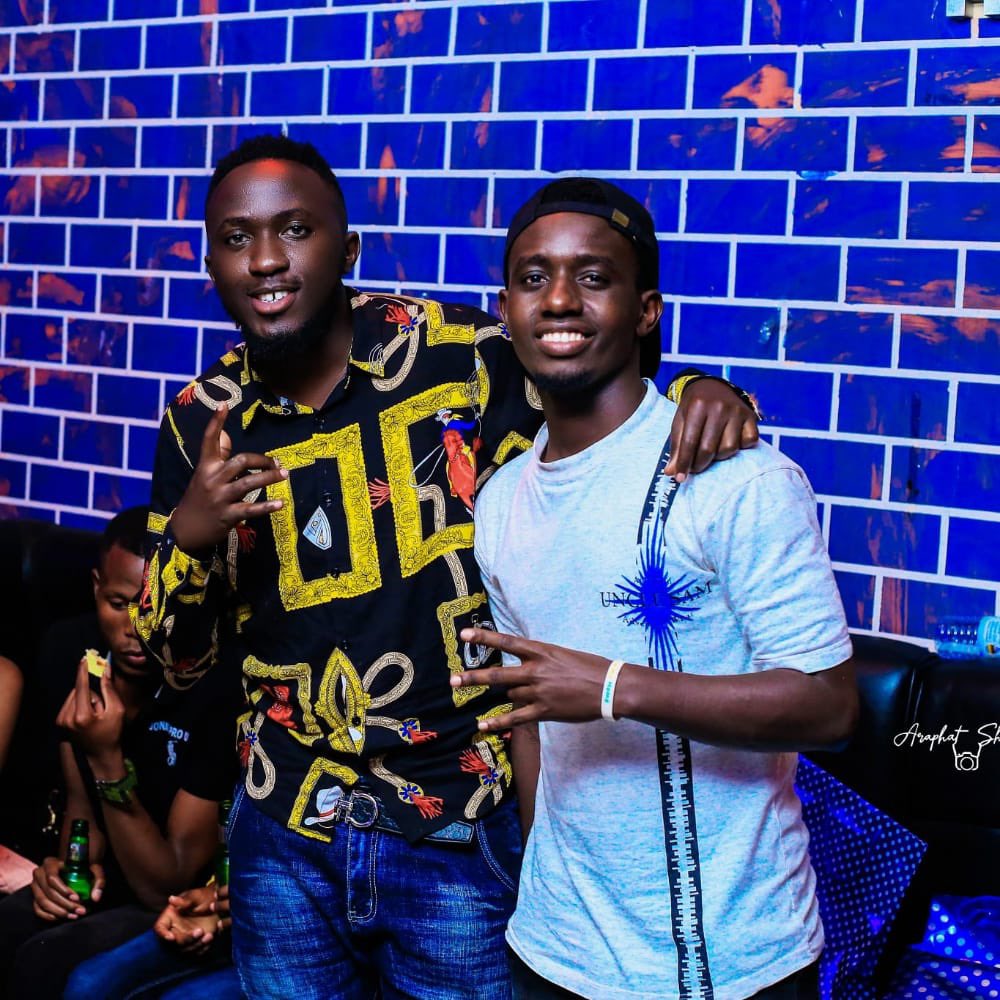 Great time to be an <a href="/Arsenal/">Arsenal</a> fan 🥂🥂🥂
Now let’s turn up for my brother <a href="/Mc_Kacheche/">Mc Kacheche Starboy</a> on the 6th of December at Mbarara University Inn 🫶
