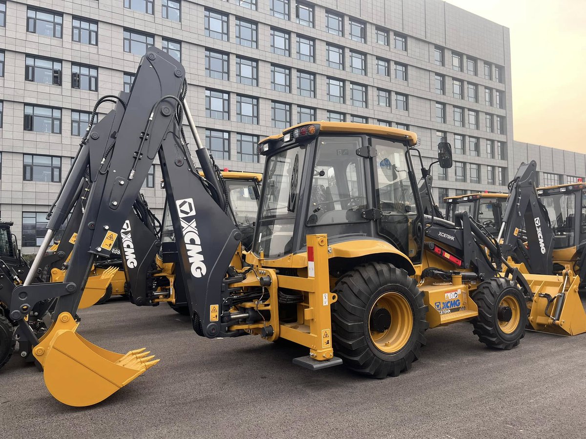 zoeYang96's tweet photo. XCMG XC870HK backhoe loader with telescopic and side sliding boom &amp; 4in1 bucket

#XCMG
#XCMGLOADER
#XCMGBACKHOELOADER
#BACKHOELOADER
#XC870HK https://t.co/ilgjtFDMgo