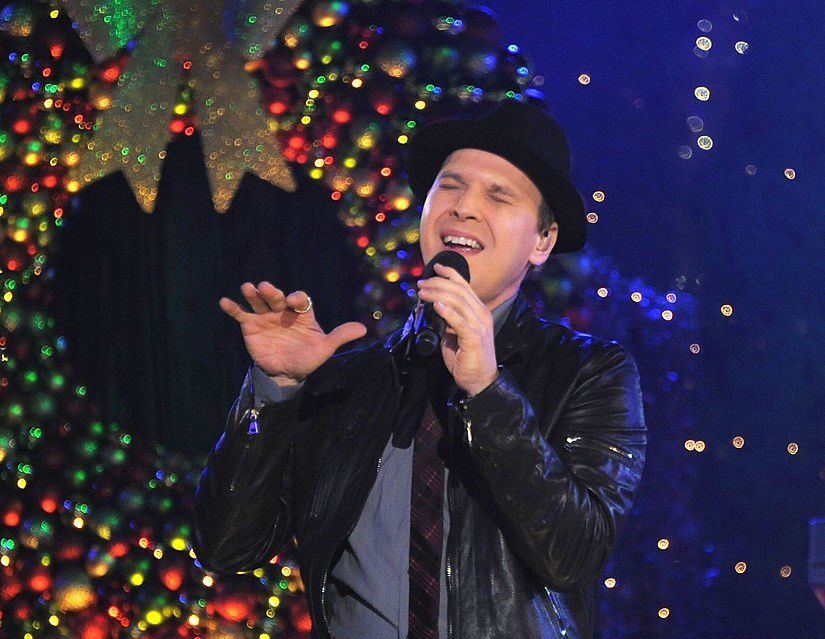 .<a href="/GavinDeGraw/">Gavin DeGraw</a> 
Hollywood Christmas Celebration at The Grove in Los Angeles, CA
November 2011
📷: Angela Weiss and Barry King
