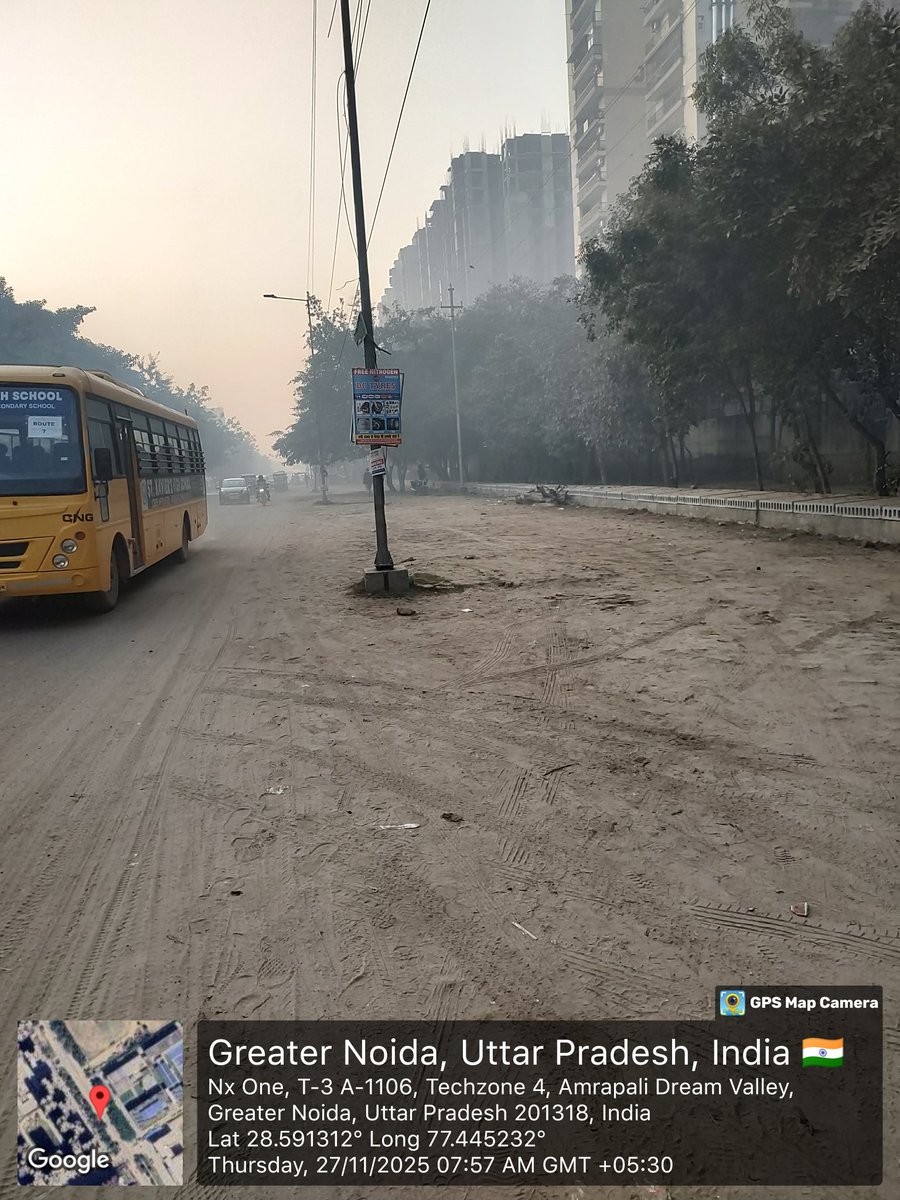 KIRTISHEKAR's tweet photo. @OfficialGNIDA 
ग्रेनोवेस्ट में पैसिफिकस्कूल के सामने रोड पर धूल ही धूल है,ना तो कभी रोड से मिट्टी हटती है और ना ही पानी का छिड़काव होताहै
प्रतिदिन हजारों बच्चा यहांसे निकलता है
आपके पास रिसाइकल्ड वाटर होगा,उसका उपयोग करें धन्यवाद
@CMOfficeUP @dmgbnagar @GreaterNoidaW
 @rockme26 https://t.co/UWPVkVlasl