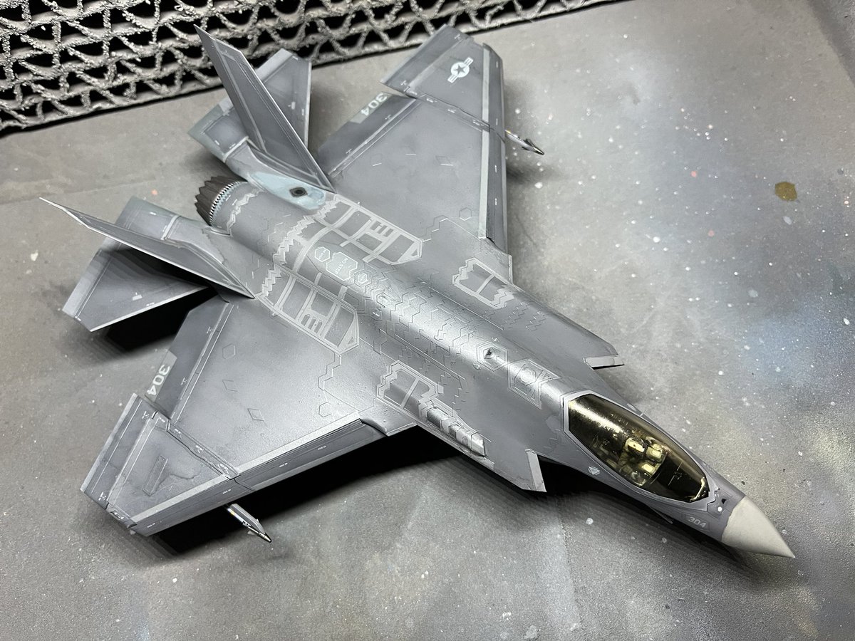 #スケールモデル
#タミヤ 
1/72 F-35c完成しました。
F-35の中で艦上機のC型が1番かっこいいと思い待ちに待ったC型の発売タミヤさんありがとうございます。バチビタでディテールも良いキットです👍