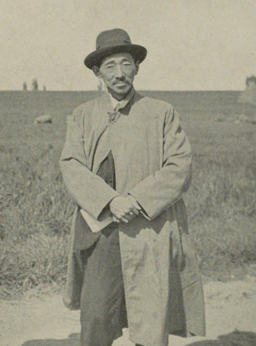 11月28日は物理学者・随筆家の寺田寅彦（1878-1935）が生まれた日です。夏目漱石と出会って英語と俳句を習い、漱石の紹介で正岡子規や高浜虚子らと交流を持ちました。物理学者として様々な業績を残しながら、多くの随筆を書き、今でも愛読されています。　
ndl.go.jp/portrait/datas…
#近代日本人の肖像