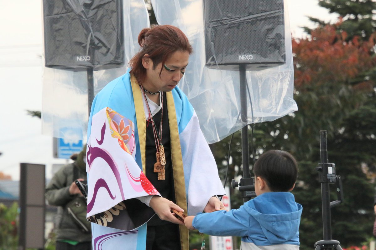 s_phtgrphy's tweet image. 道の駅十文字YOSAKOI FESTIVAL
笑泉百景さん。

ちびっ子に渡した鳴子を即返されるキングさん

#十文字よさフェス2025
#笑泉百景