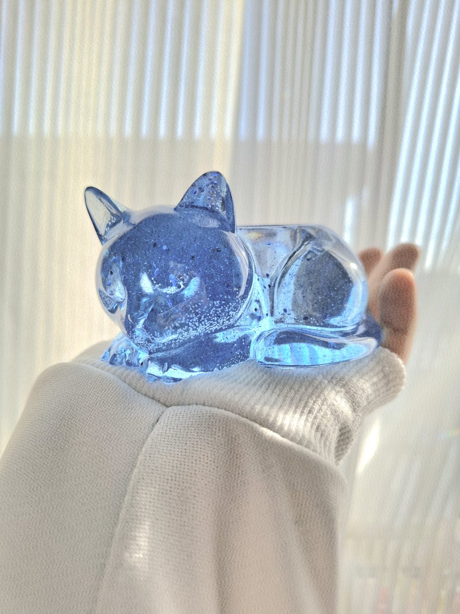 hm_mzk3's tweet image. 【にゃんどるほるだー/ソラ】
猫型のキャンドルホルダー(小物入れ)作りました🐱
2月のにじともに出品予定です☺︎
他の色のにゃんこも作ろうと思います🐱