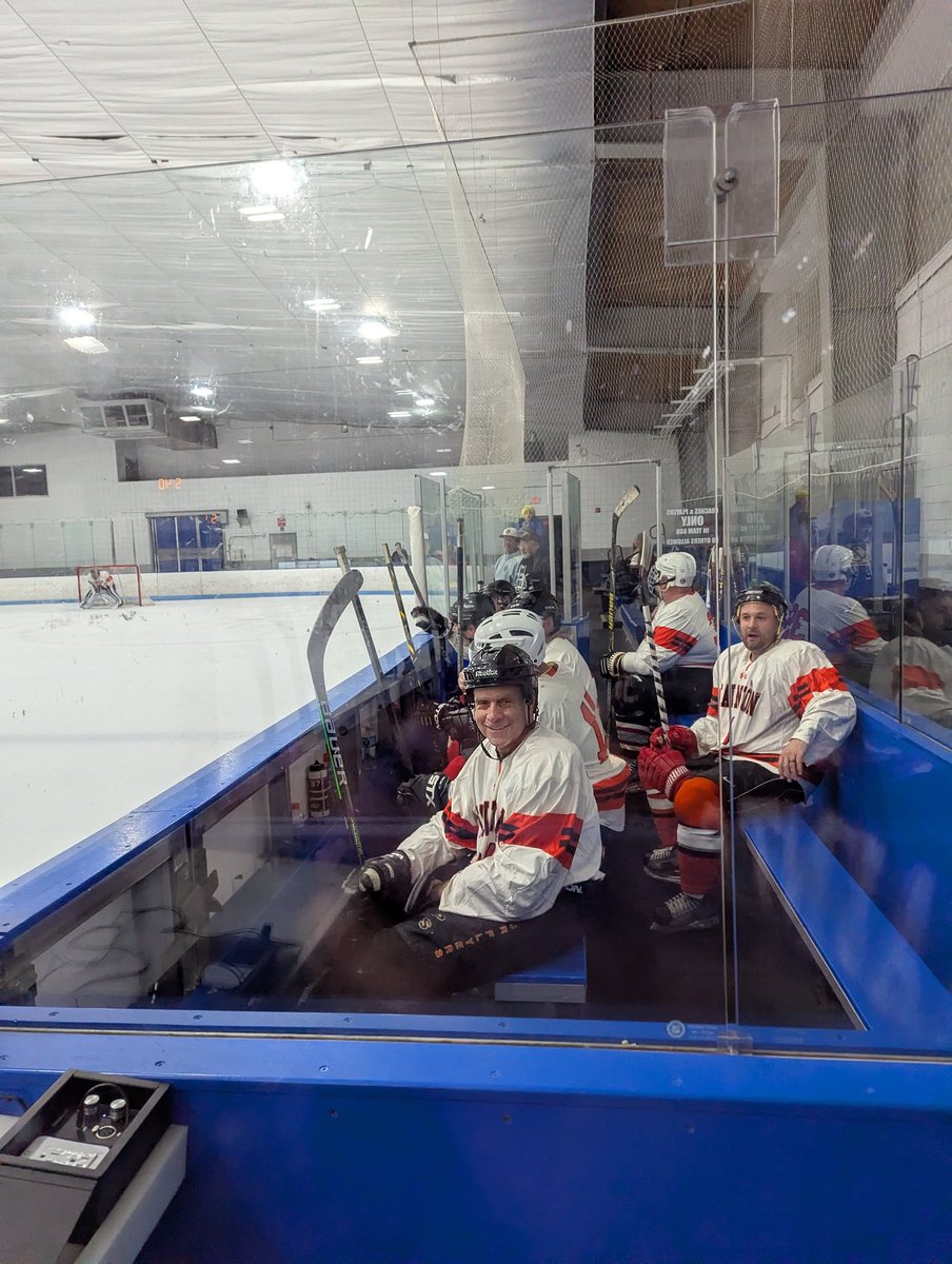 TauntonHSHockey's tweet image. Alumni Games 2025 is in the books! 

Two games, 45 players, countless family fans, one heck of a night!

The Alumni raised over $1500 for the Face Off Club!

Thank you to everyone who participated and supported this event and Taunton High School Hockey!

#TauntonHockey