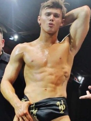 Pretty face, slim waist. ꫂ ၴႅၴ NOT @JacksonDrake03 tweet media
