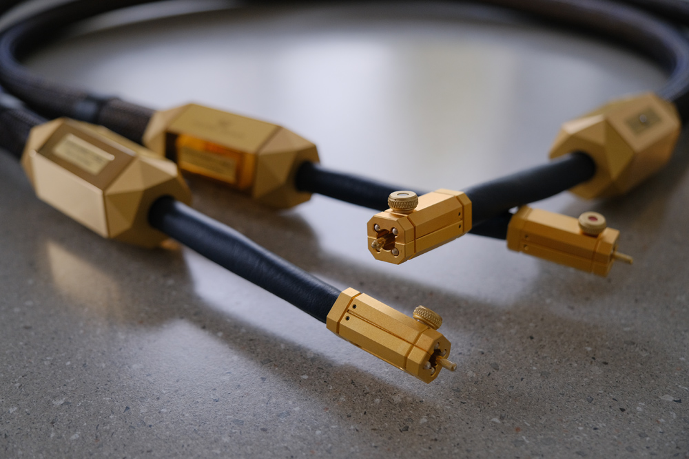 richcoln's tweet image. 【SoundStage! 評測｜ Siltech Master Crown 系列旗艦線材】
#Siltech #MasterCrown #S10plus #單結晶純銀導體 #BalancedGround #Femto級細節 #傳真度與真實感逼真 #激昂澎湃 #拳拳到肉
Read the full article: reurl.cc/Yke3Wx