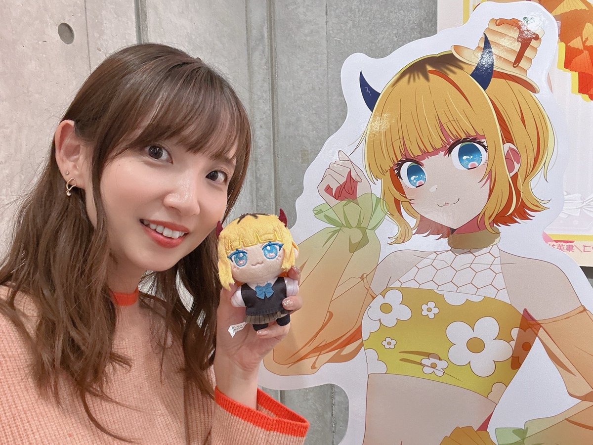 rumirumi_81pro's tweet image. 先日、TVアニメ【#推しの子】とのコラボカフェ、B-KOMACHI♡STAGE CAFEに新旧B小町で行ってきました❤️❤️🤍💛
店内もメニューも推しの子だらけで、めっちゃ可愛いかった〜🍰☕️🥤
パネルにサインも書いたよ✍🏻
東京・大阪・愛知の開催は12/2まで❣️
グッズも可愛いので是非足を運んでくださいね！