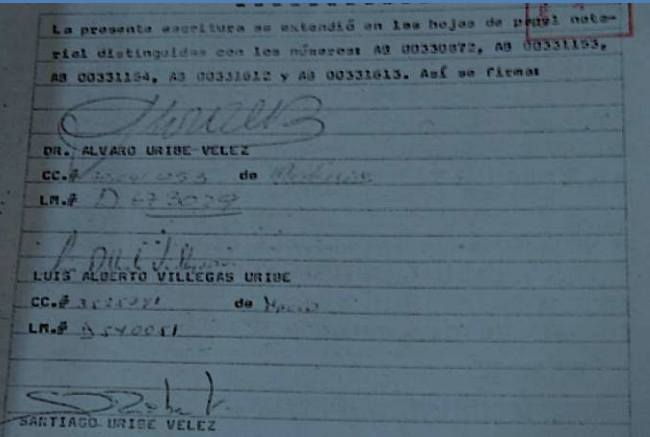 juliomario55555's tweet image. De Adriana Ruiz:
Para la memoria que a algunos les falla…
Álvaro Uribe y Santiago Uribe sí le vendieron en 1984 parte de la finca “La Manada” a Luis Villegas Uribe, nada más y nada menos que fundador del Bloque Metro.
Las escrituras están ahí.
La confesión también.
Y sin…