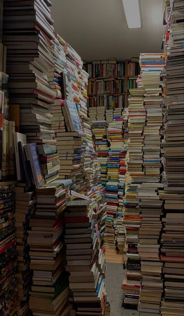 Aalochay's tweet image. We are all just libraries,

waiting for the one who will read us deeply enough to understand 

#booklover #Kitabghar