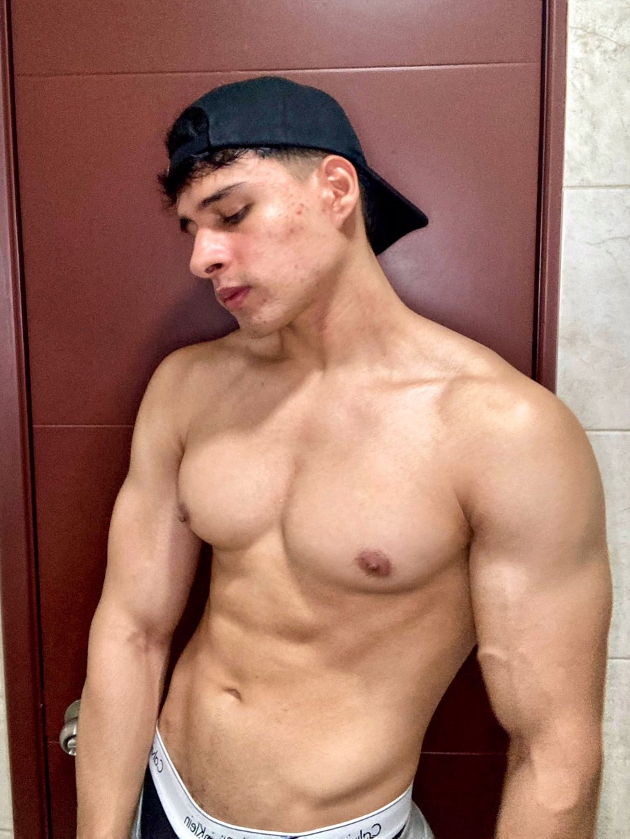 manugutii9's tweet image. quién hot para morbo, rol o lo q pinte? like y te hablo