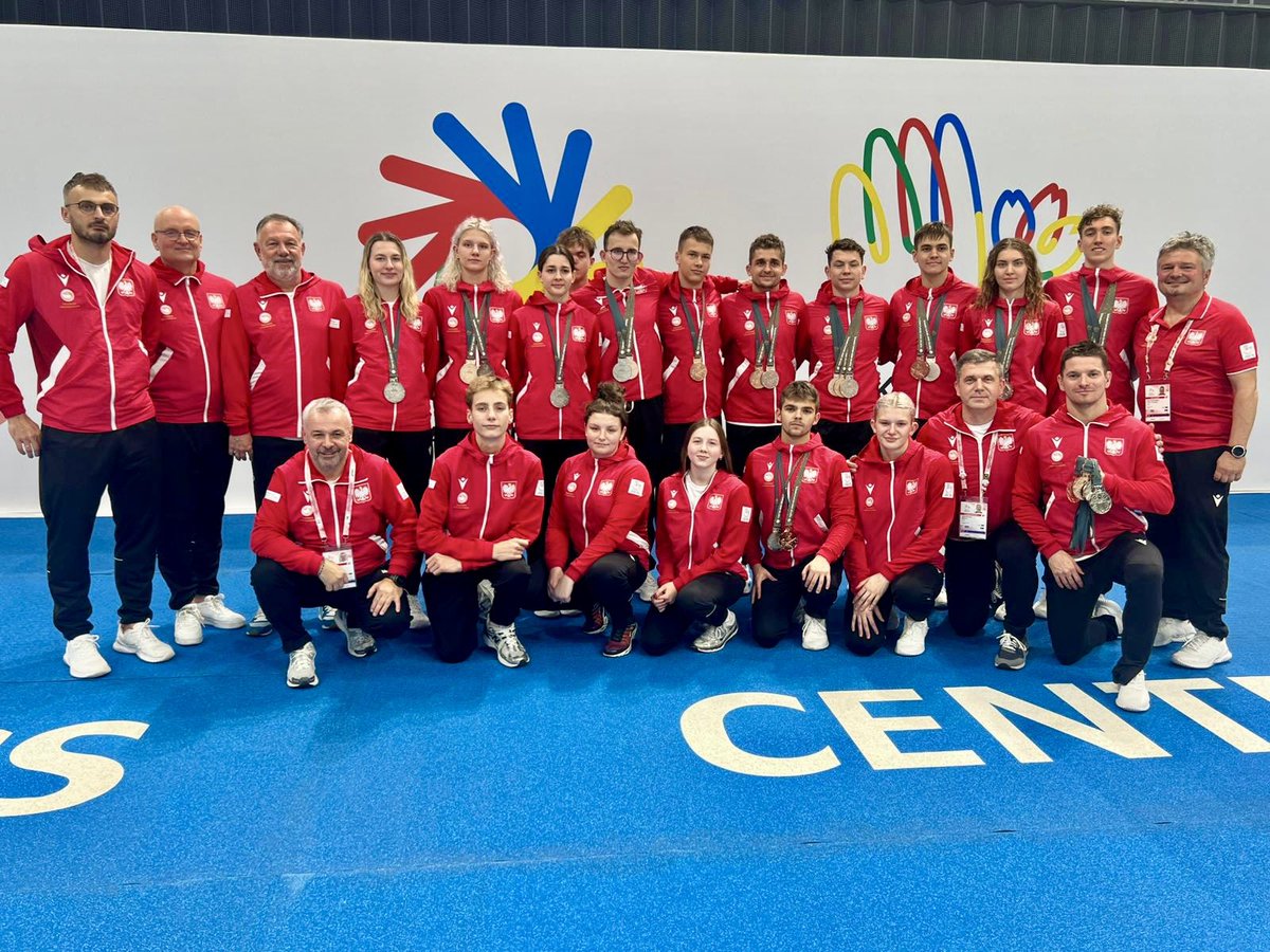 MartaWitecka1's tweet image. Polacy 🇵🇱wracają z Tokio z 19 medalami XXV Letnich Igrzysk Głuchych.
5x🥈 14x🥉
Wracają w medialnej ciszy, media nie były zainteresowane wspominaniem o wynikach. Pojawiały się  nieliczne wzmianki na portalach. 
Na zdj. pływacy w komplecie. 
Dziś, 5:45 lądują na @ChopinAirport