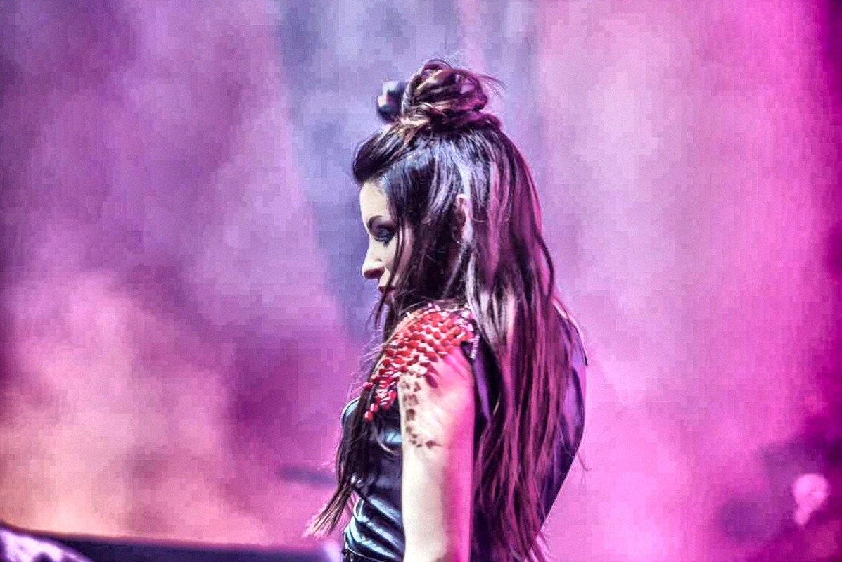 ManiaEm's tweet image. Excited to see the buzz around Wes Miller! His coaching style is really making waves, and I can't wait to see how he develops the team this season. Definitely someone to keep an eye on!