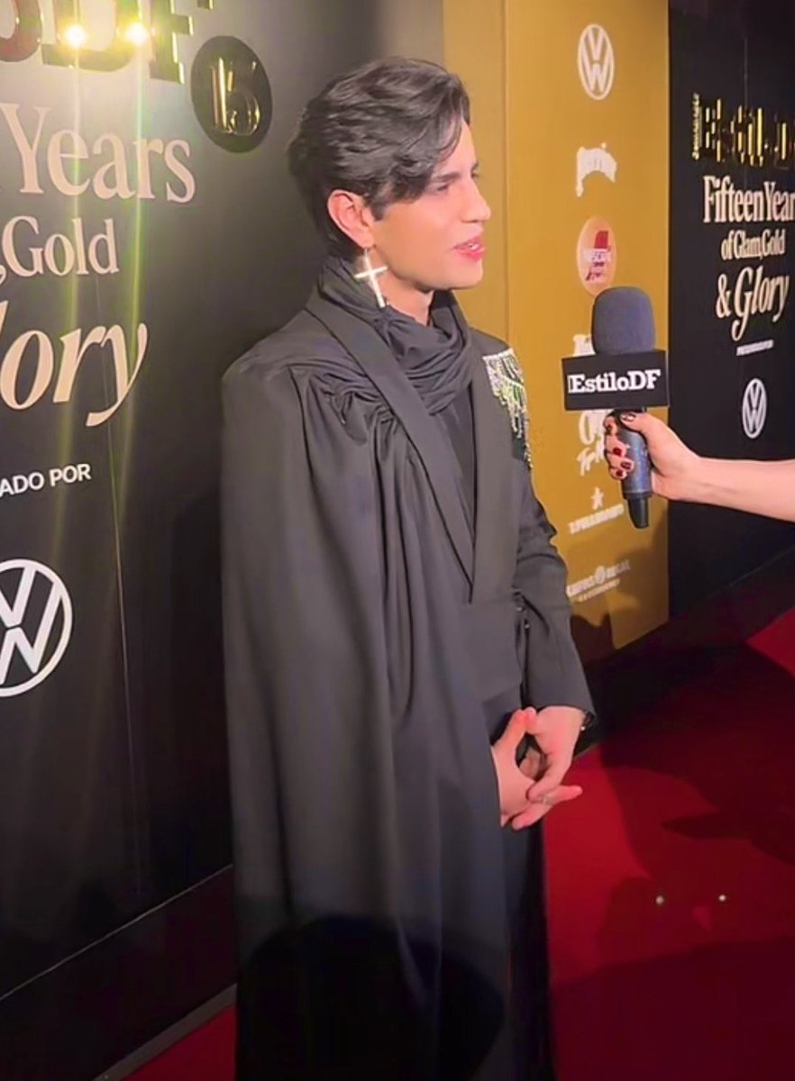 Bonesv5's tweet image. Se ve increíble con ese trajeeee 

AARON MERCURY X ESTILODF
#AaronMercury #AARONATION