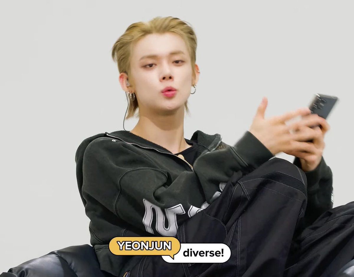 giakiyo's tweet image. “where can i get yeonjun pregnant”
“me after getting spit on by yeonjun”
“i want to bite off yeonjun’s ears then boil it”
“never wanted to lick a man’s back and suckle on someone’s skin so bad”
“he’s so fine my oh my ovaries”
“i’m drooling from both lips”

diverse indeed?? 😭😭