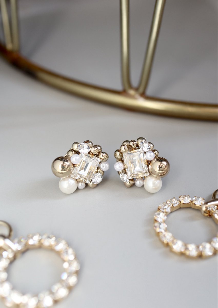 Cherie_create's tweet photo. 【2wayピアス/イヤリング】

ホリデーシーズンにぴったりな
煌めきデザイン

パーツが取り外せる2way仕様

Creema 
https://t.co/6T4yHfo4X2 https://t.co/gQRNp9bgBH