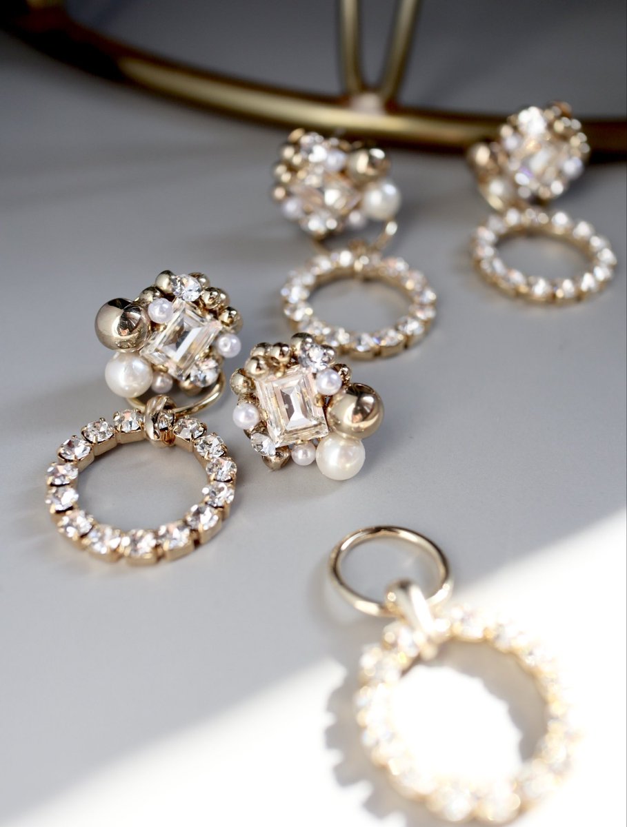 Cherie_create's tweet photo. 【2wayピアス/イヤリング】

ホリデーシーズンにぴったりな
煌めきデザイン

パーツが取り外せる2way仕様

Creema 
https://t.co/6T4yHfo4X2 https://t.co/gQRNp9bgBH