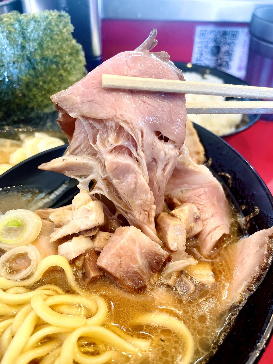 立喰いらぁめん たいせい
@四ツ谷
チャーシューらぁめん
＋ライス

燻製された
チャーシューが旨いです😋
ライス🍚と一緒に
美味しくいただきました
🍜(*´∇｀*)