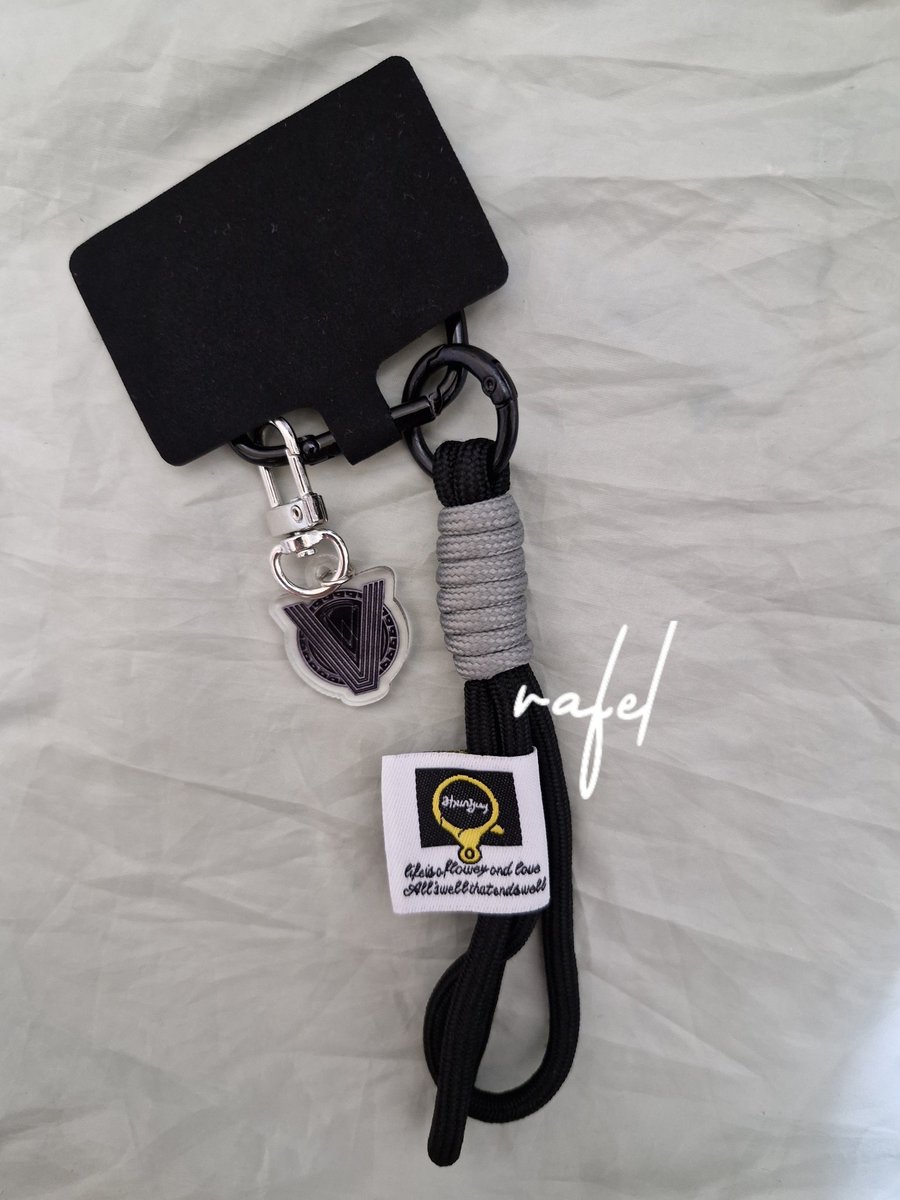 rayuswan's tweet photo. WayV No Way OUT BKK Freebies!
by @rayuswan
🎨 @Heijio_58

📍 BITEC
📆 DEC 06
‼️Limited

TnC:
- WayZenNi (Strap)
- Save Xiaodery Pic (Keyring)
- Have Xiaodery PC (Holder) 

RT &amp; Like are appreciated!

#WayV_NOWayOUT_BANGKOK
#WayV #威神V #HENXIAO #XIAODERY #헨샤 #シャオドリ #瓜铁 https://t.co/5xBwmVcdnM