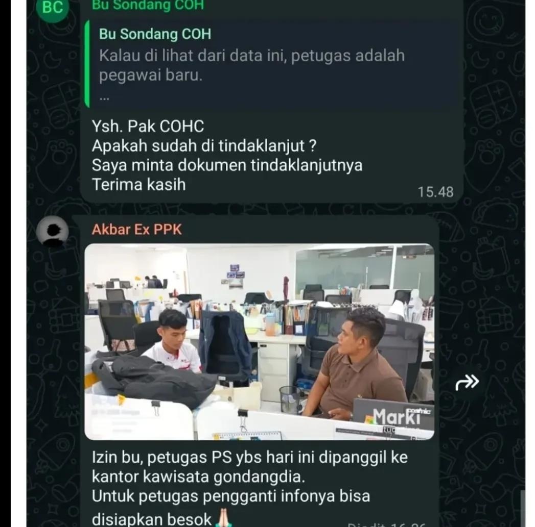 bluegreengalaxy's tweet photo. @komentarnekat @hellingoes gara-gara ibu ini jg yg minta surat dokumen biar si agri di pecat🖕 https://t.co/YNapCKIvTP