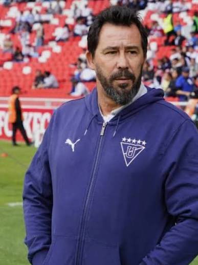 CLMerlo's tweet image. 🚨Pablo &quot;Vitamina&quot; Sánchez es el nuevo entrenador de Olimpia. 
*️⃣A la espera del cruce de documentos, se llegó a un entendimiento por un contrato hasta fines de 2026. #TratoHecho