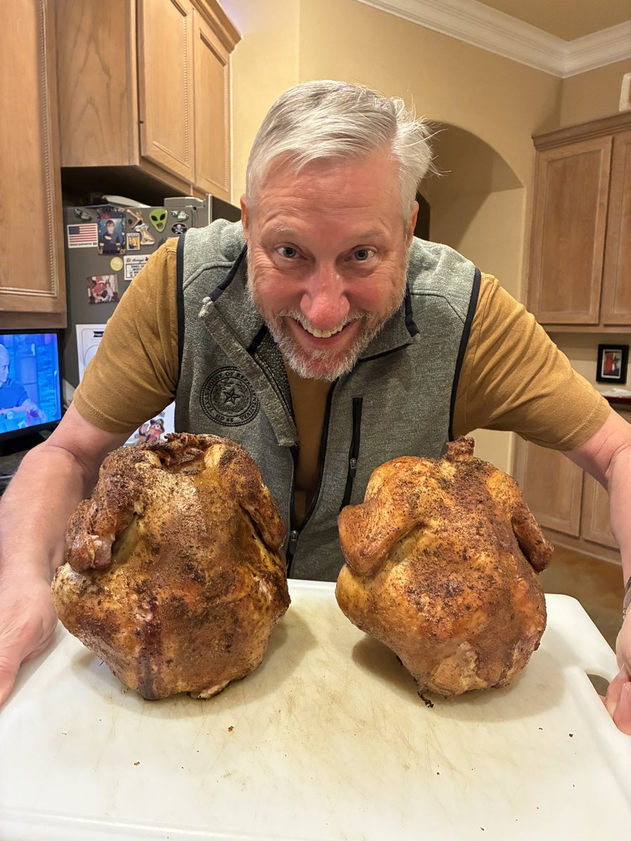 DrewSpringer's tweet photo. @mosleyj22 @billken Starting the eve with smaller birds. #BeerCanChicken https://t.co/nmbhK4URqX