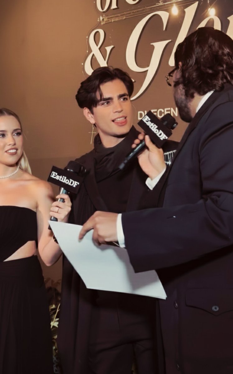 CapoRoxy's tweet image. Aarón Mercury  #EstiloDF15 
@ArnMercurio @EstiloDF