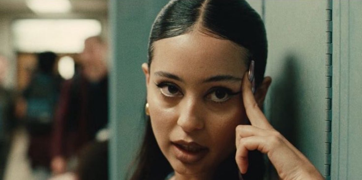 violetthedivine's tweet image. 🚨The first teaser for #Euphoria season 3 allegedly shows Jules as a ‘bad cop’ detective completing interrogations as well as Maddy who has a really bad headache