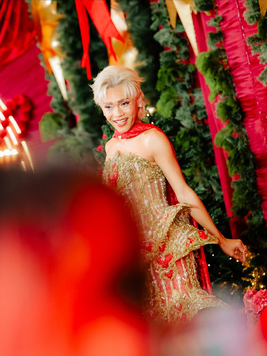 #StarMagicalChristmas2025 #SleighTheNight snaps!

esnyr looking extra gorgeous 😍😍