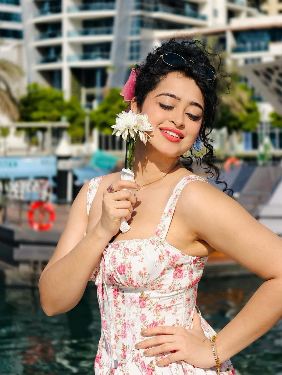 _apsara_rani's tweet photo. 🤍🌸 https://t.co/kE8vxlzLe8