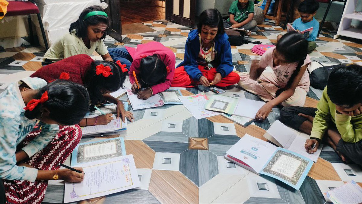 readingkafka's tweet image. A year-long Constitution literacy program Arivu Yatre was launched yesterday across Karnataka’s rural public libraries. As community learning spaces, libraries can deepen people’s understanding of their rights, entitlements, and responsibilities. 🌷🌿📚🕊️