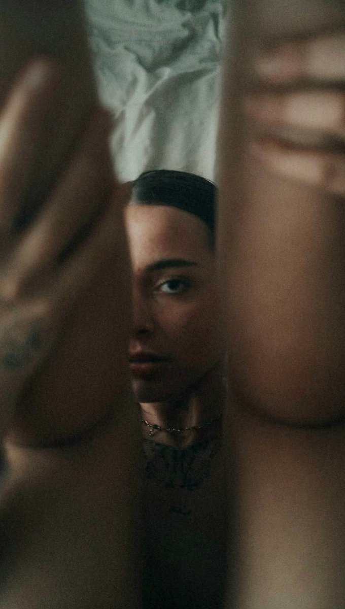 Hay Miradas cómplices
Miradas que no miran, invitan
Miradas que miran demasiado, anticipatorias
Miradas que son miradas, deseadas.
Miradas...

🖋️Luc.
📷web